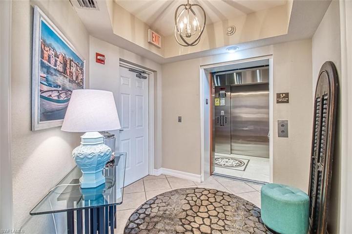 Private elevator foyer