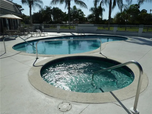 Spacious great room area with vaulted ceilings, ceiling fan, sliders out to the sun room.