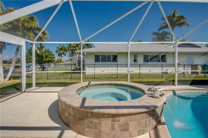 Combined pool / hot tub with a sunroom and a patio area