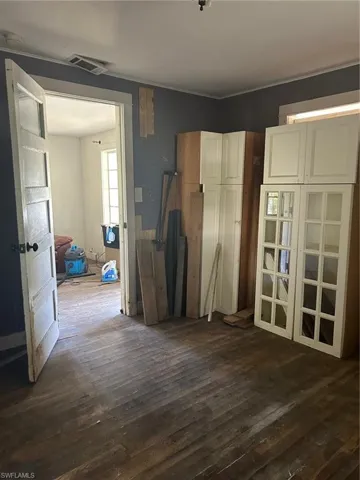 1st bedroom (cabinets to be removed before closing)