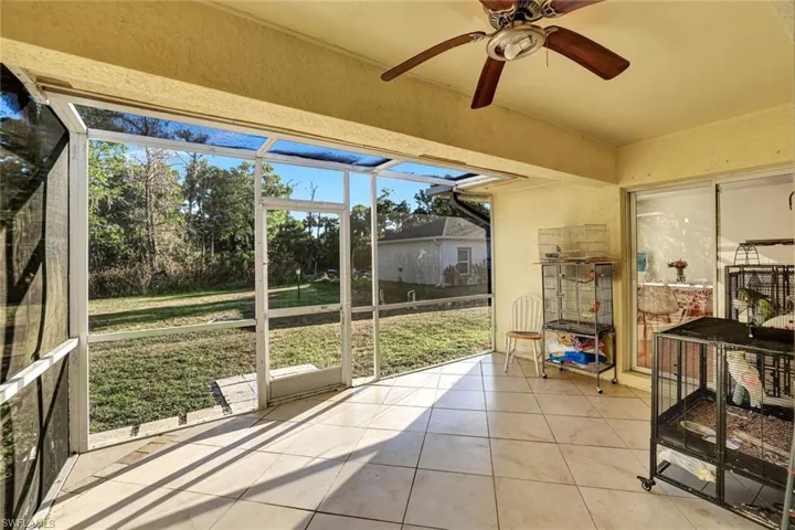 Sunroom / solarium featuring a ceiling fan
