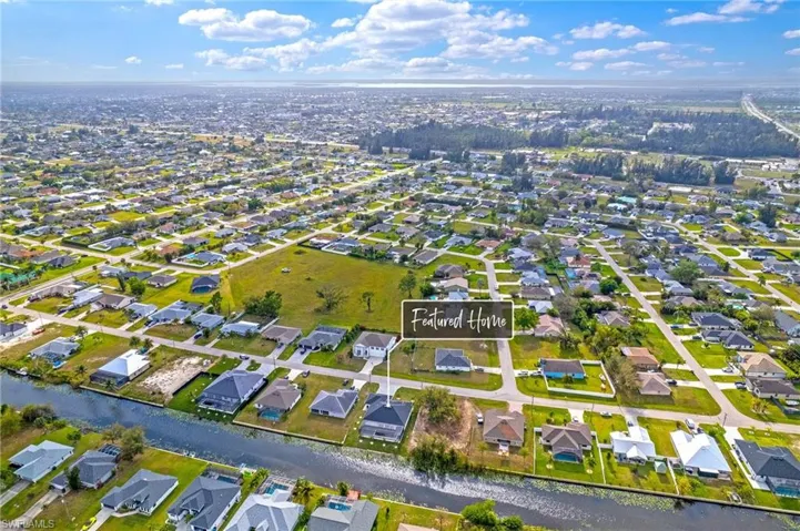 Bird's eye view with a residential view