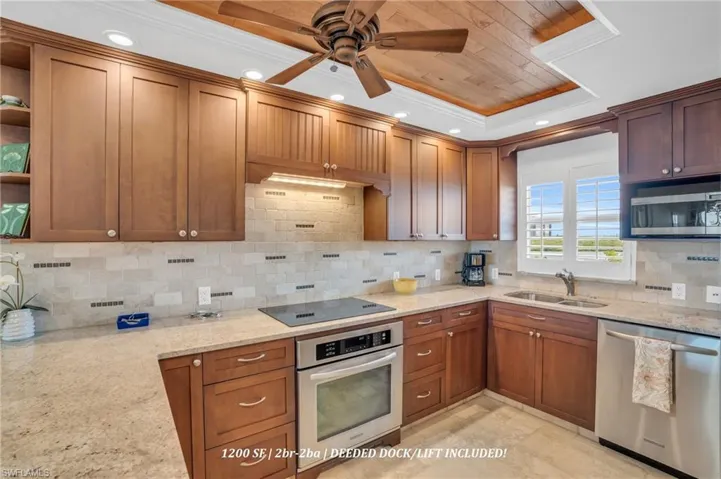 Cherry Cabinets, upgraded appliances