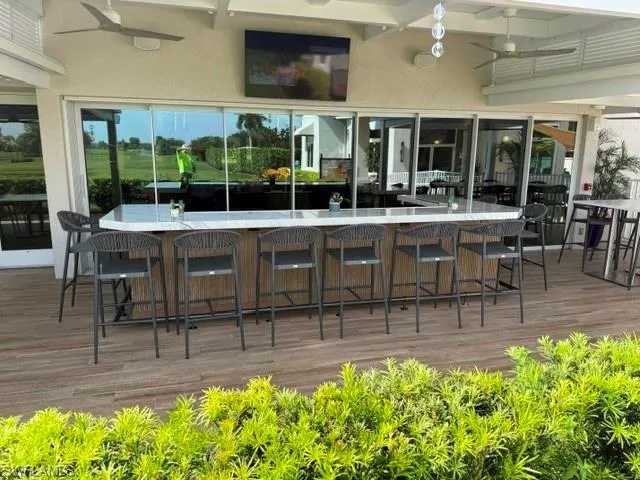 Pool Bar