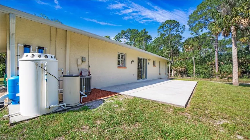 391  22nd NW AVE, Naples, FL 34120