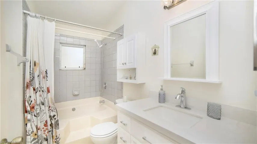 391  22nd NW AVE, Naples, FL 34120