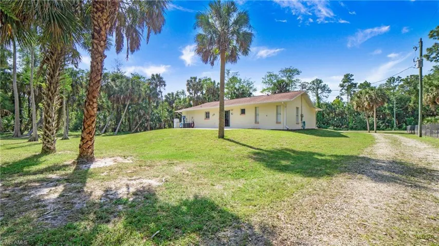 391  22nd NW AVE, Naples, FL 34120