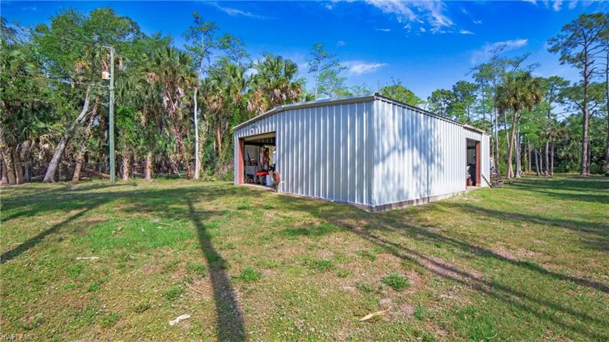 391  22nd NW AVE, Naples, FL 34120