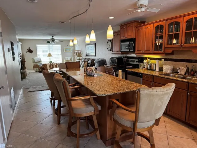 4417 Country Club Blvd B8, Cape Coral, Florida 33904