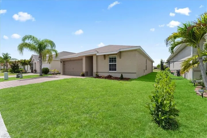 10535  Crossback  LN, Lehigh Acres, FL 33936