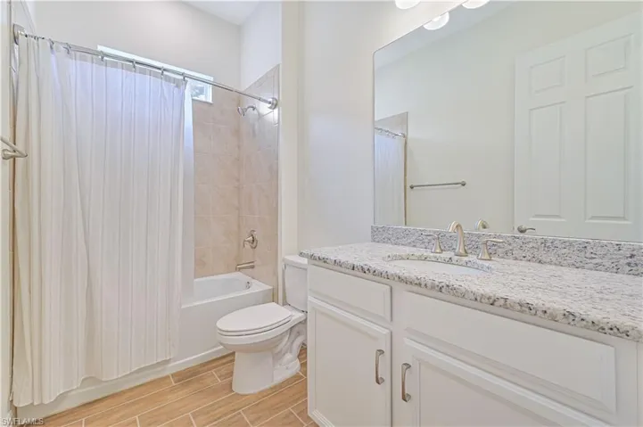 2912  Royal Gardens  AVE, Fort Myers, FL 33916