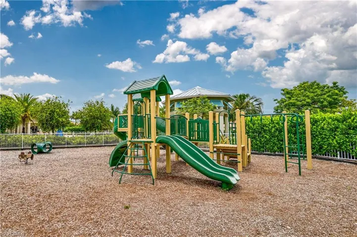 2912  Royal Gardens  AVE, Fort Myers, FL 33916