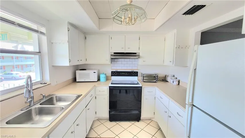 300 Valley Stream Dr A7, Naples, Florida 34113