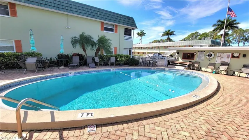 300 Valley Stream Dr A7, Naples, Florida 34113