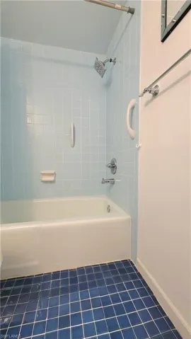 300 Valley Stream Dr A7, Naples, Florida 34113