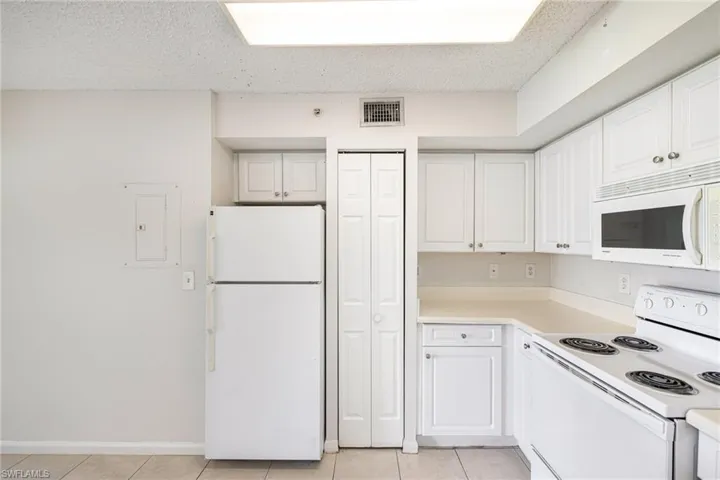 1265 Wildwood Lakes Blvd 106, Naples, Florida 34104