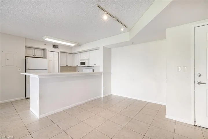 1265 Wildwood Lakes Blvd 106, Naples, Florida 34104