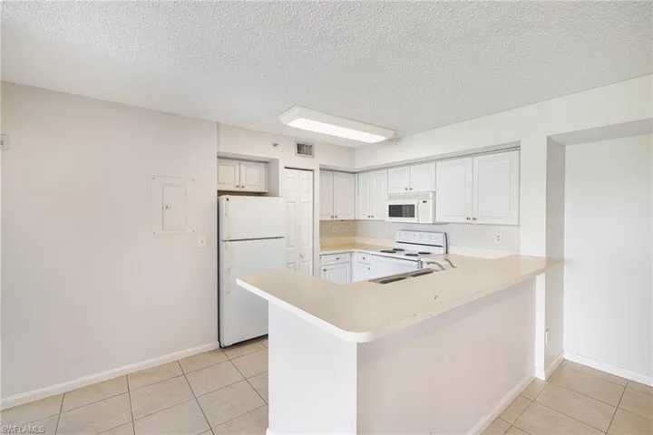 1265 Wildwood Lakes Blvd 106, Naples, Florida 34104
