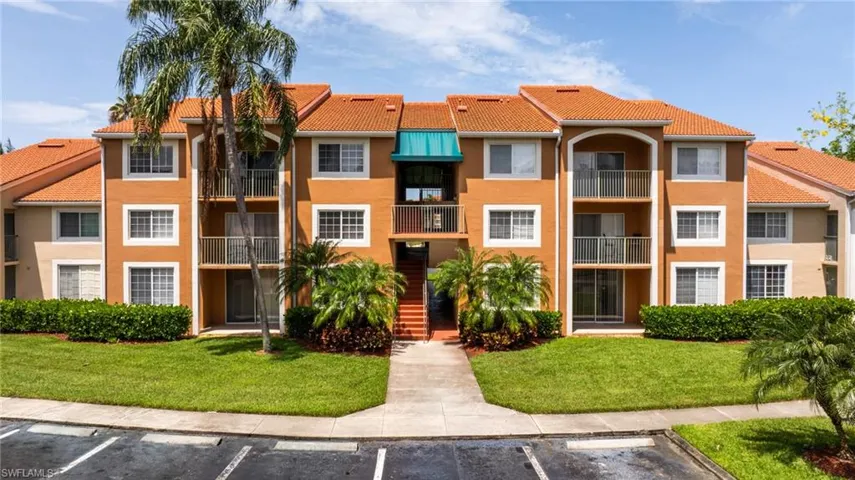 1265 Wildwood Lakes Blvd 106, Naples, Florida 34104