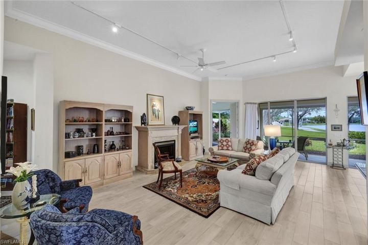 12 foot ceilings in Great Room