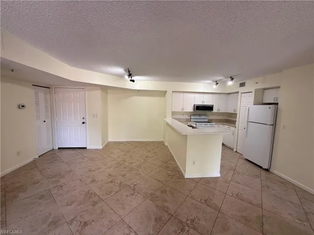 1260 Wildwood Lakes Blvd 205, Naples, Florida 34104
