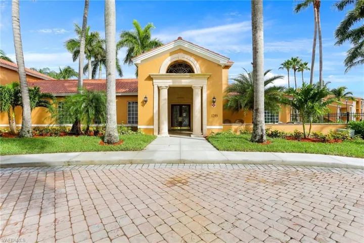 1260 Wildwood Lakes Blvd 205, Naples, Florida 34104