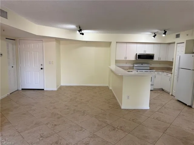 1260 Wildwood Lakes Blvd 205, Naples, Florida 34104