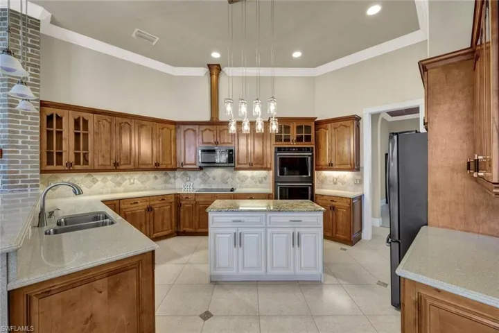 Gourmet Kitchen w NEW Appliances Double Oven