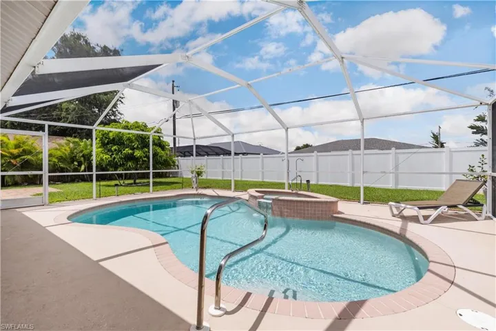 119 SE 21st  TER, Cape Coral, FL 33990