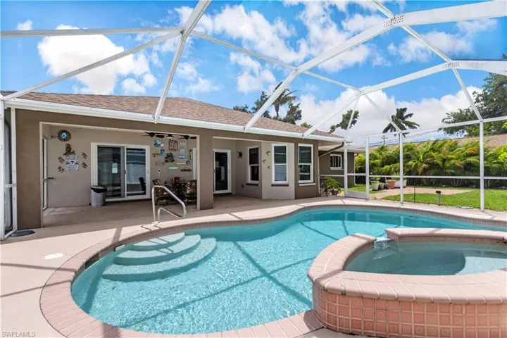 119 SE 21st  TER, Cape Coral, FL 33990