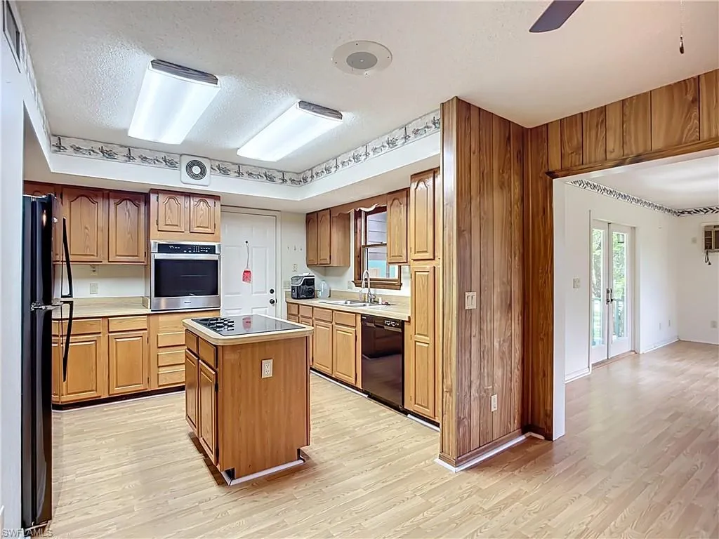 16021 Winburn DR, Sarasota, FL 34240,2025000350