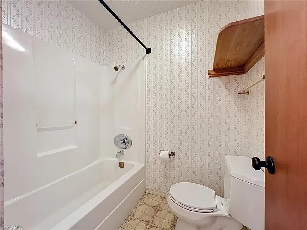 16021 Winburn DR, Sarasota, FL 34240,2025000350