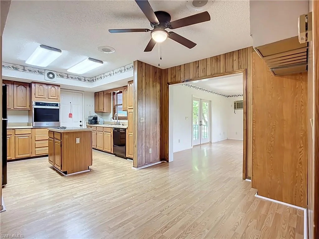 16021 Winburn DR, Sarasota, FL 34240,2025000350