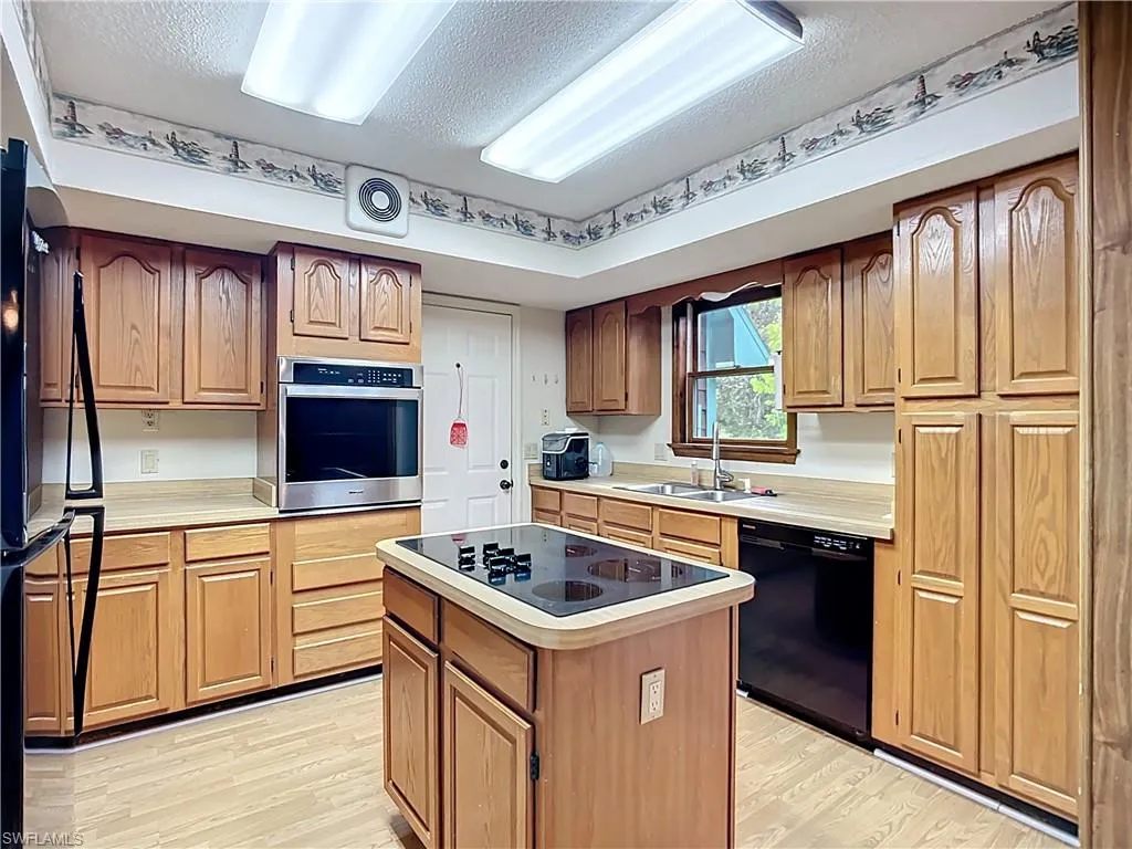 16021 Winburn DR, Sarasota, FL 34240,2025000350