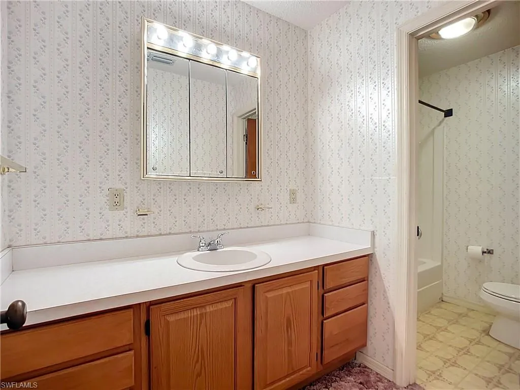 16021 Winburn DR, Sarasota, FL 34240,2025000350