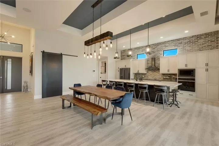 Dining & Kitchen