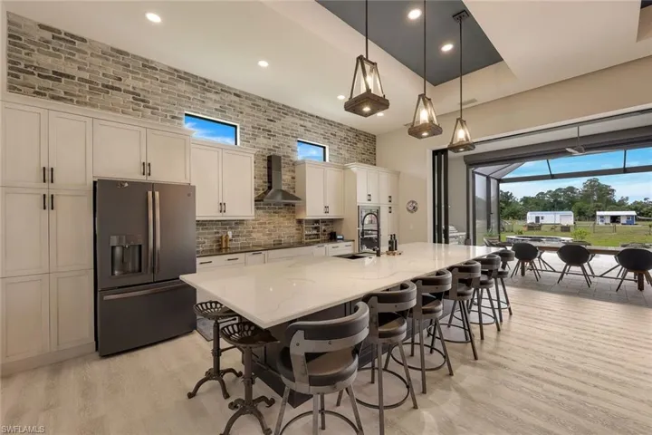 Indoor/Outdoor Dining