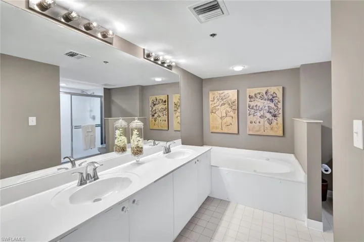 6585 Nicholas Blvd # 404, Naples Fl 34108