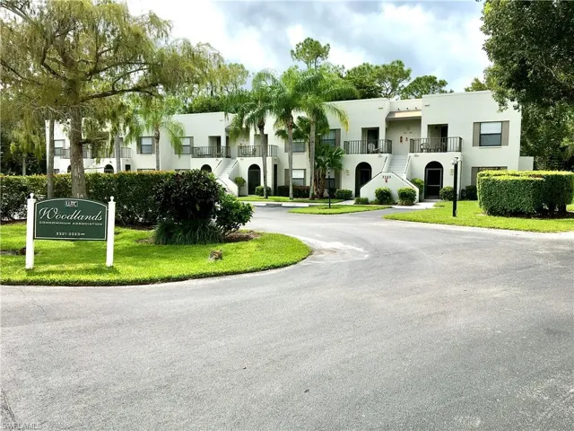3323  Olympic  DR, Naples, FL 34105