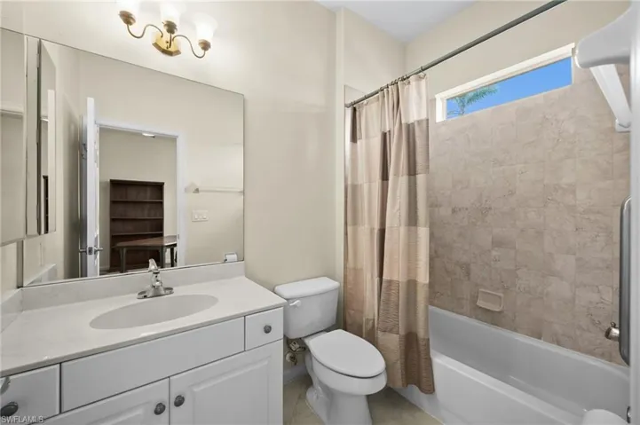 Junior Suite Bath