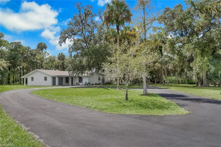 241 20th St Ne, Naples, Florida 34120