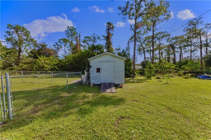 View of yard featuring a storage shed