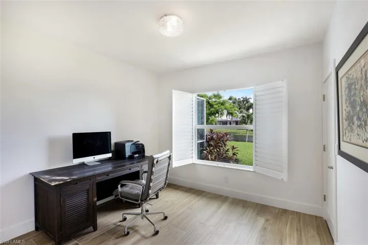 11102  Phoenix  WAY, Naples, FL 34119