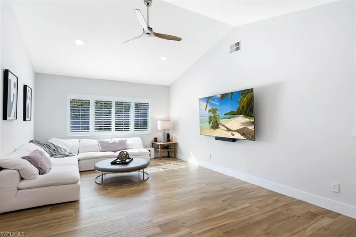 11102  Phoenix  WAY, Naples, FL 34119