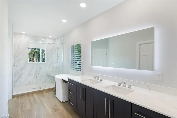 11102  Phoenix  WAY, Naples, FL 34119