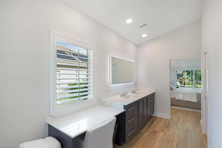11102  Phoenix  WAY, Naples, FL 34119
