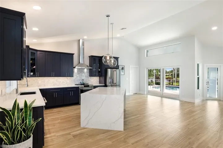 11102  Phoenix  WAY, Naples, FL 34119