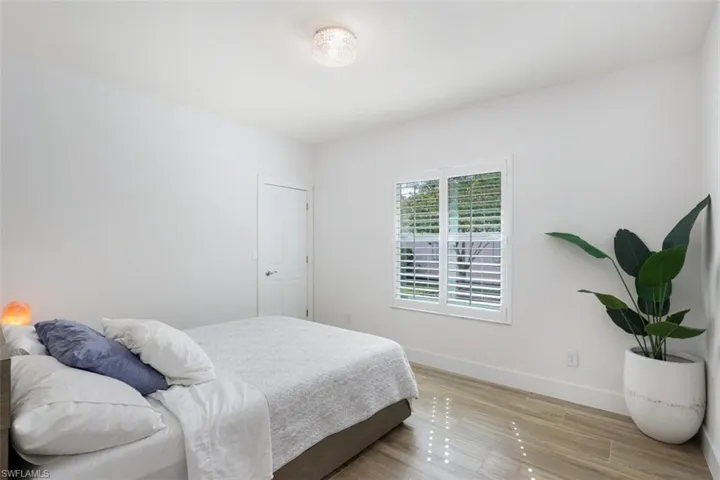 11102  Phoenix  WAY, Naples, FL 34119