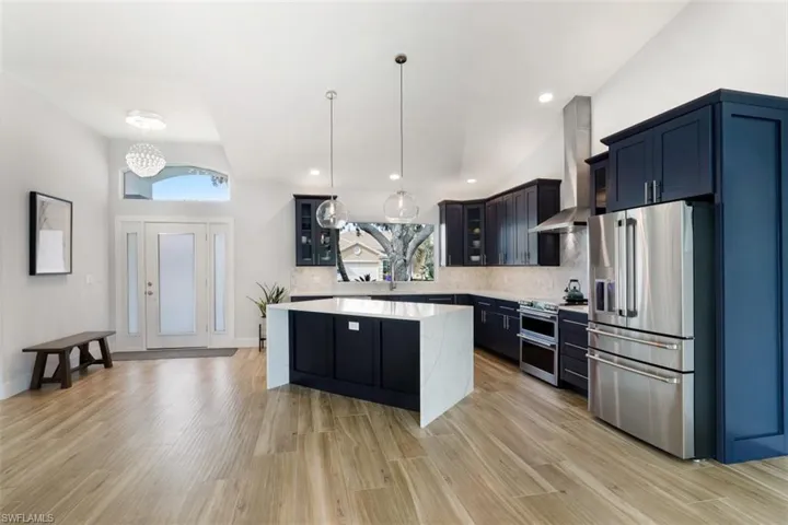 11102  Phoenix  WAY, Naples, FL 34119