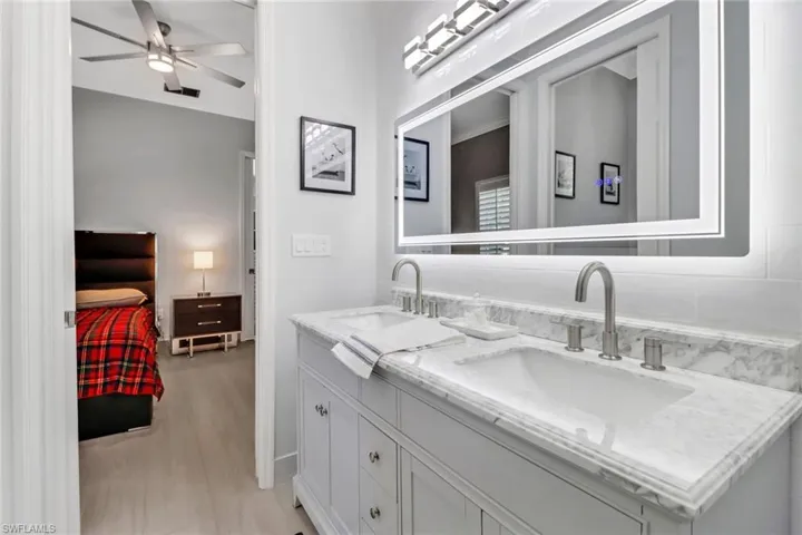jack and jill bathroom